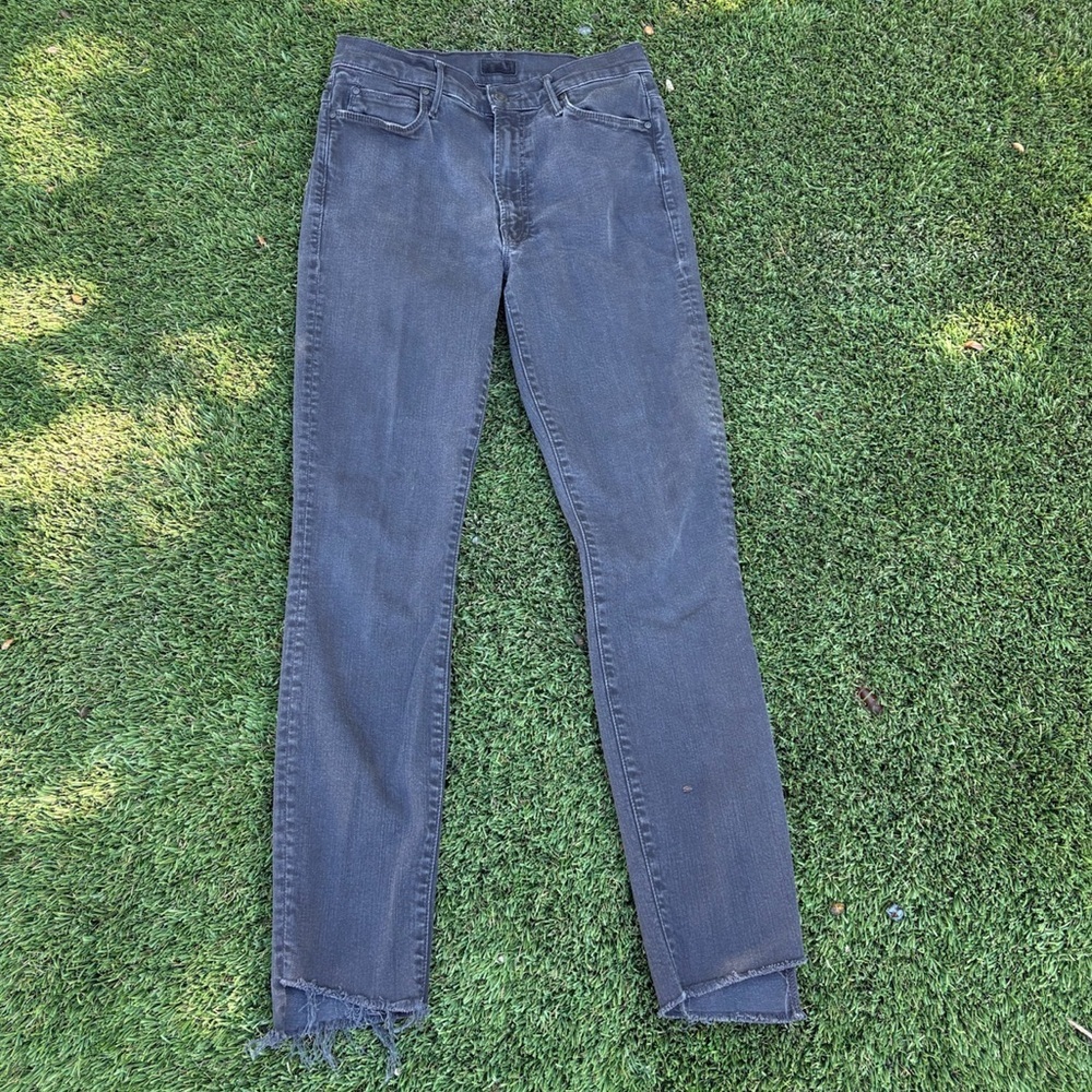 MOTHER "Stunner Zip Ankle Step Fray" distressed jeans - size 26
